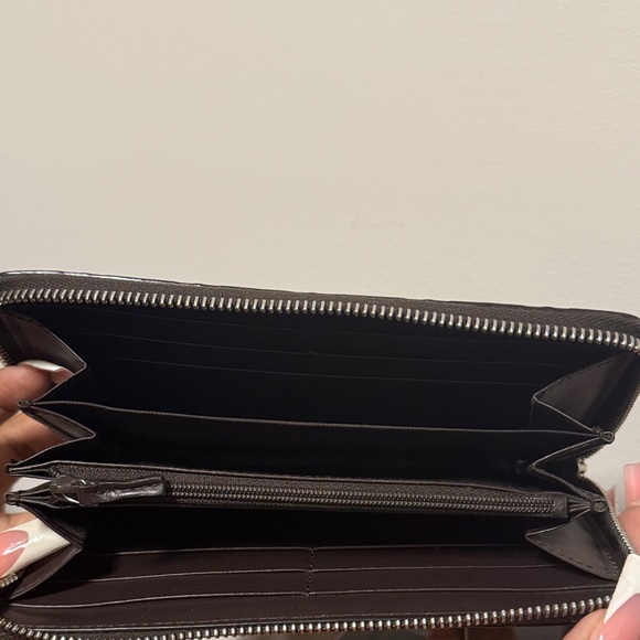 Gucci Dark Brown Embossed Zip Wallet - Picture 6 of 7